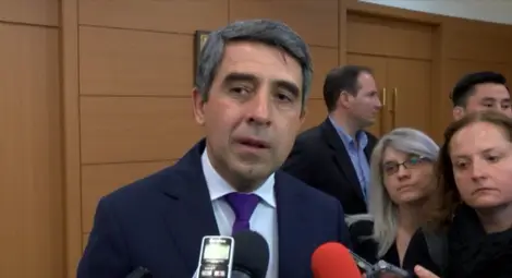 Плевнелиев откри паметник на Кирилицата в Улан Батор