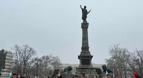 Флашмоб по младежки проект изви колоритни български хора навръх празничния 1 март в Русе Флашмоб по младежки проект изви колоритни български хора навръх празничния 1 март в Русе