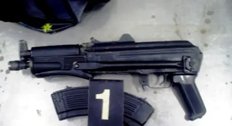 Двама задържани с нелегален калашник на Дунав мост 2