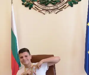 Златният медалист от Международната олимпиада по лингвистика Константин Георгиев: Никога не се отказвайте. Преди да изобрети електрическата крушка, Едисон се е провалил над 150 пъти