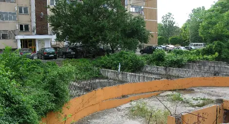 Търси се купувач за цирея до блок &bdquo;Венера&ldquo;