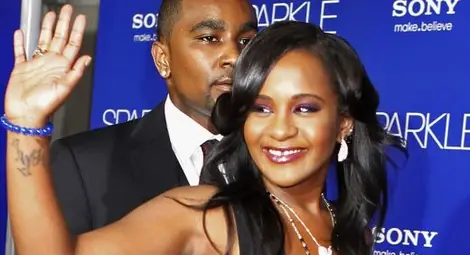 Преместиха тайно дъщерята на Уитни в друга болница, състоянието й е критично