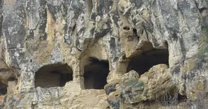 Изложба в парламента разказва за вековния скален манастир край Иваново