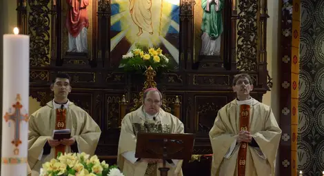 Цветница и Великден препълниха храмовете