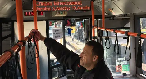 Дезинфекцират обществения транспорт 10 пъти дневно