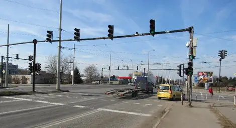 С камерите на кръстовищата ще  ловят нелегалните таксита в Русе