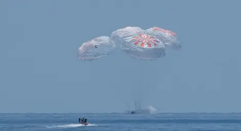 Мъск след успешната мисия на "Дракон": Не съм религиозен, но се молех