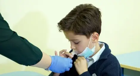 МОН: Има тестове за COVID-19 за изследване на всички ученици до април