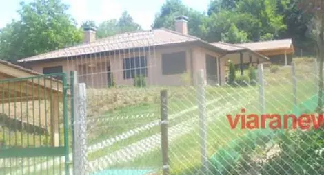 Мая Манолова вдигна тузарска къща в селото на милионерите, съседка е на Любен Гоцев и Ани Салич