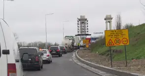 Минимум час, за да се премине Дунав мост с лек автомобил