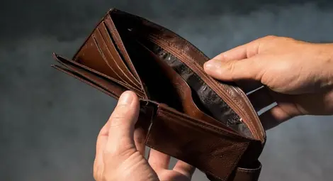 Всеки пети изпитва  материални лишения