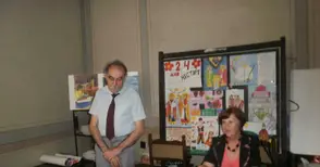 Живодар Душков чете свои стихове в читалищен клуб