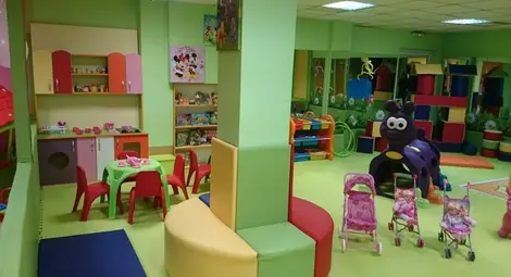 Кръстникът кани малчуганите на 4-часов купон в новогодишната нощ Кръстникът кани малчуганите на 4-часов купон в новогодишната нощ