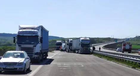 Петима ранени след верижна катастрофа на АМ “Марица” Петима ранени след верижна катастрофа на АМ “Марица”