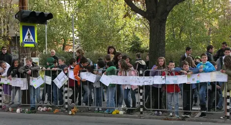 Ученици от Европейското почетоха жертвите на автомобилни катастрофи