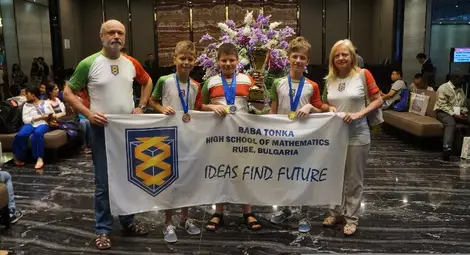 Три златни медала и Голямата купа спечелиха шестокласници в Сингапур