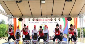 Дефиле в народни носии, местна кухня и живо човешко съкровище на фестивала „От Дунав до Балкана“