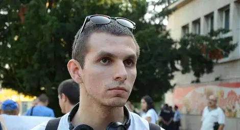 Диригентът на протестите в Русе учи в Глазгоу, но иска да живее в България