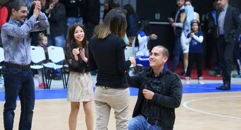 Фен поиска ръката на любимата пред 2000 души в &bdquo;Булстрад Арена&ldquo;