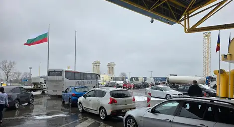 Аварирал тир блокира Дунав мост за 40 минути