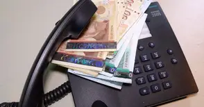 88-годишен хвърли 4000 лева през балкона по съвет на „полицай Колев“