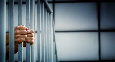 8 години затвор за учител, блудствал с две ученички