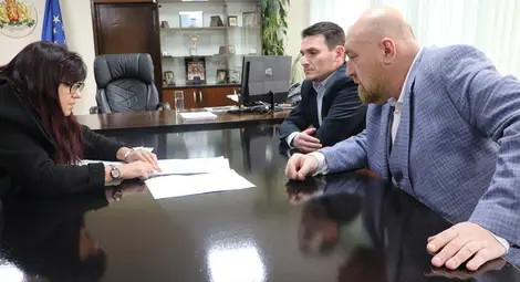 Областният управител на Русе ще запознае вицепремиера Гроздан Караджов с абсурдните 750 лева глоба за 21 секунди забавяне