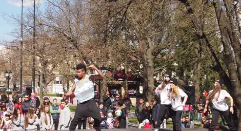 Танцуваща река