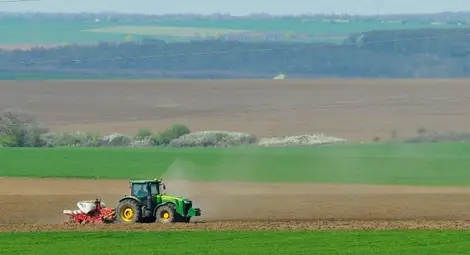 Между 1000 и 1400 лева за декар плодородна земя в Сливополско