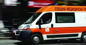 Пиян шофьор с жена и дете в колата се заби в стълб