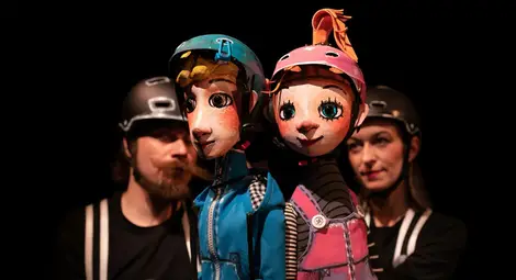 &bdquo;Парченце от луната&ldquo;&ndash; магическа приказка с акробатика, танци и рок музика гостува в Кукления театър в Русе