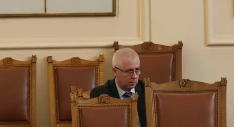 Здравният министър Николай Петров подаде оставка, Борисов я прие