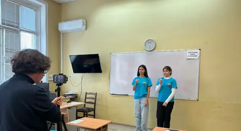 Над 400 ученици в Русе създават първия ученически подкаст за гражданско образование