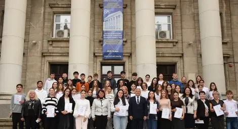 Ученици и учители от Молдова получиха сертификати за завършен квалификационен курс по български език и култура в Русенския университет