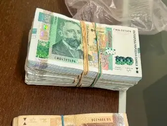 Над 60 000 лева и 300 грама злато и сребро иззети от разследваните митничари