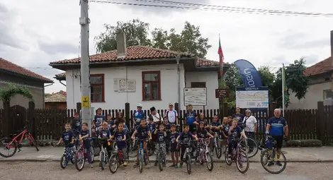 Посрещането на &bdquo;Дунав Ултра&ldquo; беше празник за децата в Две Могили.