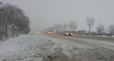 Кои са критичните участъци заради снега и трафика