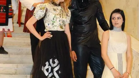 Гимназисти от Облеклото дефилираха в резиденция „Бояна“ пред евроспецове Гимназисти от Облеклото дефилираха в резиденция „Бояна“ пред евроспецове