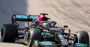 Блестящ Хамилтън изпревари Верстапен за триумф на „Интерлагос“