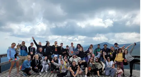 "ЗАТВОРЕНи ЗА ТВОРЕНe!" е младежкото послание - отговор на изолирането и глобалните кризи