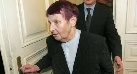 Станишев към медиите: Бъдете милостиви към майка ми