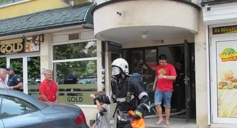 Братче и сестриче в болницата, след като подпалиха апартамента си