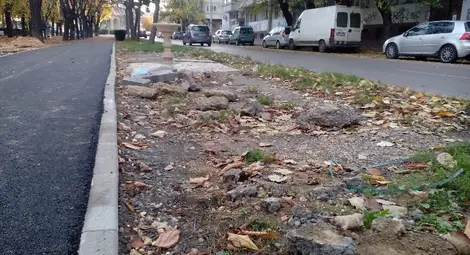 Градината по &bdquo;Фердинанд&ldquo; в окаяно състояние след строежа на велоалеята