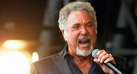 Том Джоунс отново в България