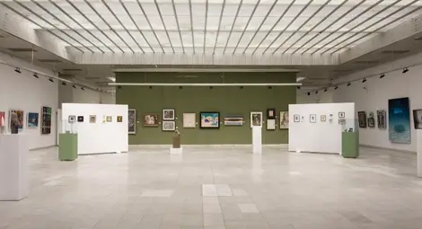 Творби на автори от четири страни и изложба на румънски художник гостуват в Галерията