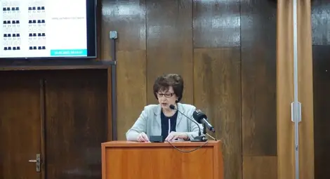 Д-р Теодора Константинова представя декларацията на сесията.           Снимка: ОбС Русе