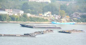 Заседнала румънска секция затвори плавателния път по Дунав край Белене