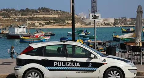 Гонят от Малта нашенка, която окрала приютило я семейство