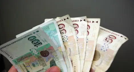 702 лева средна  заплата в Русенско