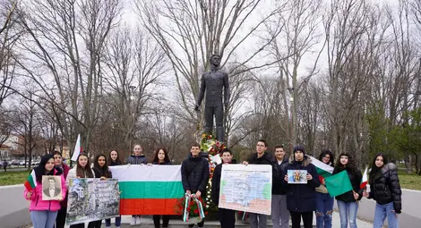 За Левски в сърцата ни!
